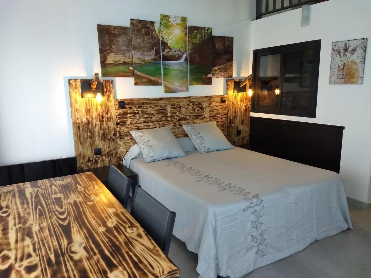 Les Terrasses De Valensole Bed & Breakfast ภายนอก รูปภาพ