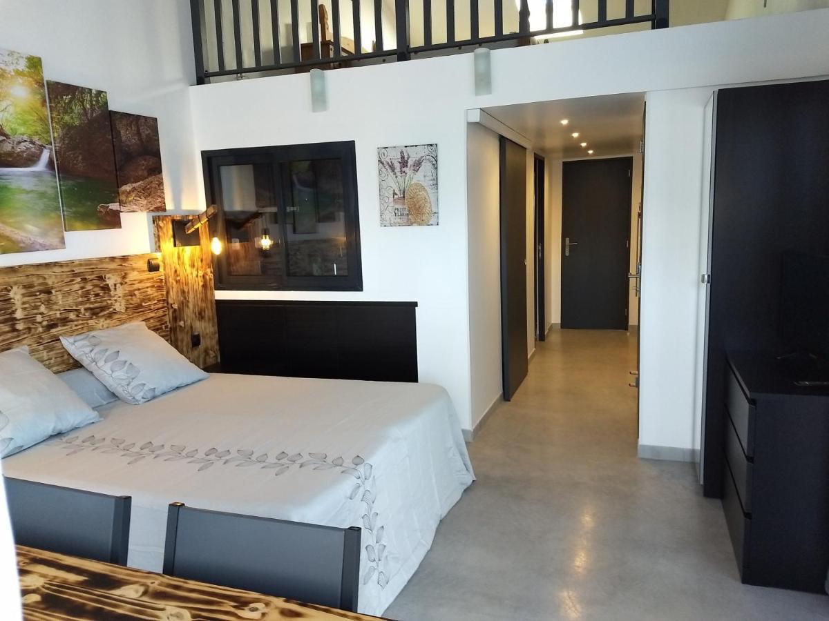 Les Terrasses De Valensole Bed & Breakfast ภายนอก รูปภาพ