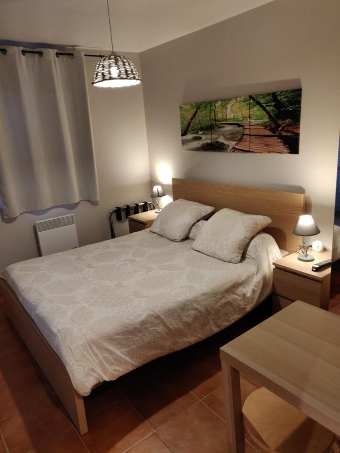 Les Terrasses De Valensole Bed & Breakfast ภายนอก รูปภาพ