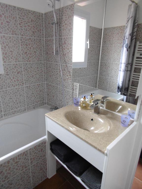 Les Terrasses De Valensole Bed & Breakfast ภายนอก รูปภาพ